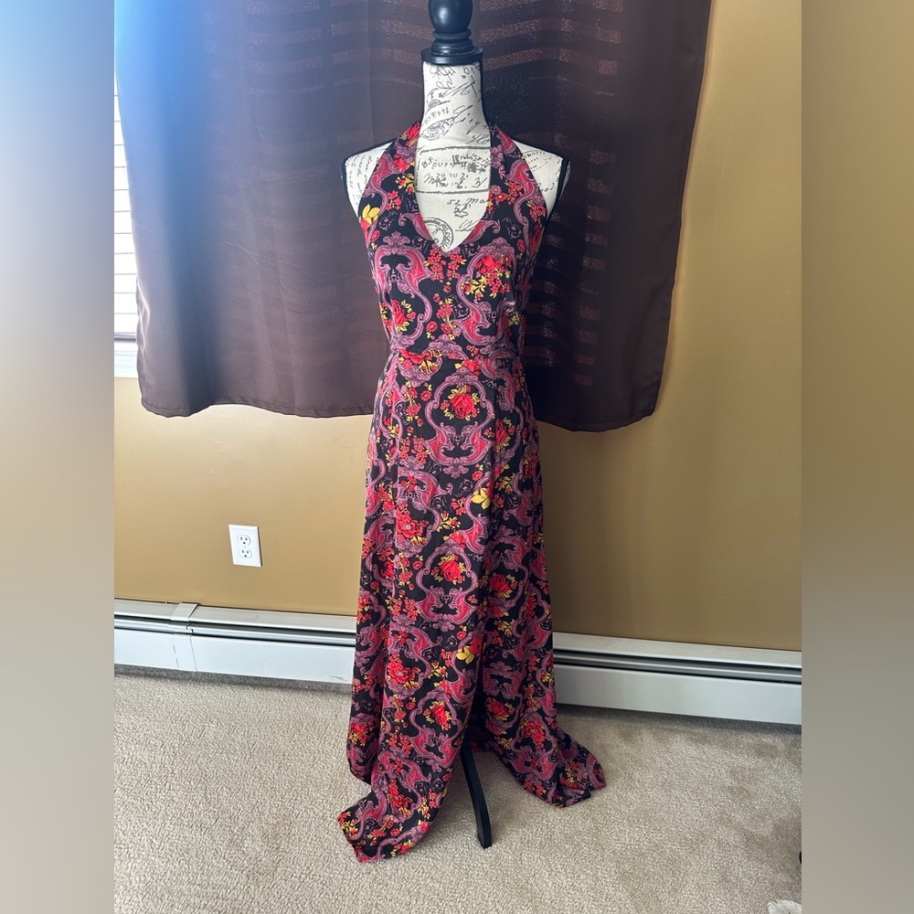 NWT ModCloth holter top dress. Size 6. Red multi colorful. Half lined.